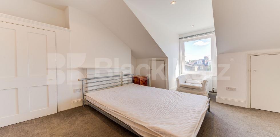 			New Instruction! Private balcony!, 1 Bedroom, 1 bath, 1 reception Flat			 Ferme Park Road , Crouch End